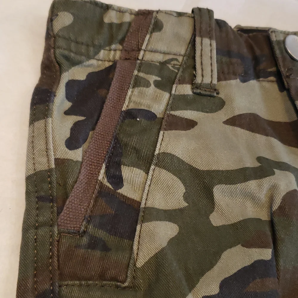 Quiksilver New Shorts Kids Camo Cargo Pocket Bottoms (Little Boys) Size 5 NWT
